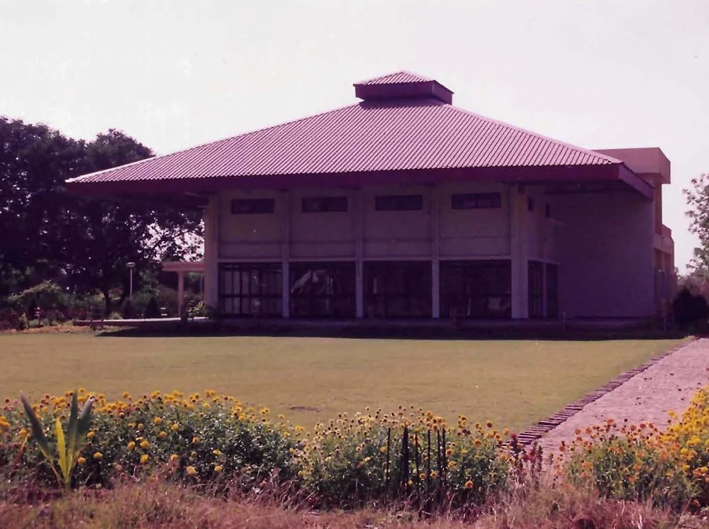 Piramal Glass Five Storey Excitative Accommodation